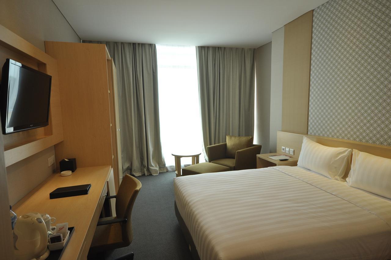 Gtv Hotel Cikarang Exterior photo